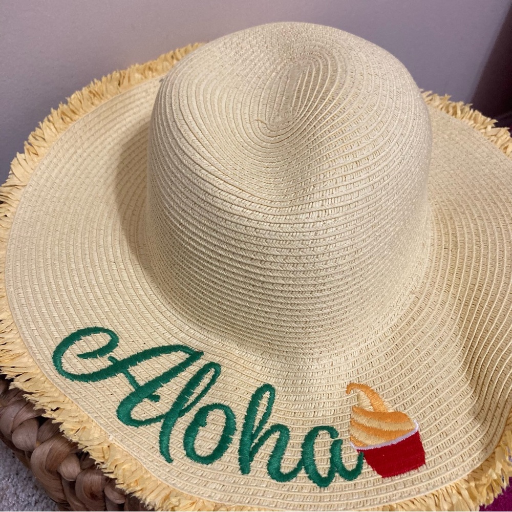 ๐ Disney Aloha Straw Hat with Green and Yellow Accents! ๐ฅ - Picture 3 of 8